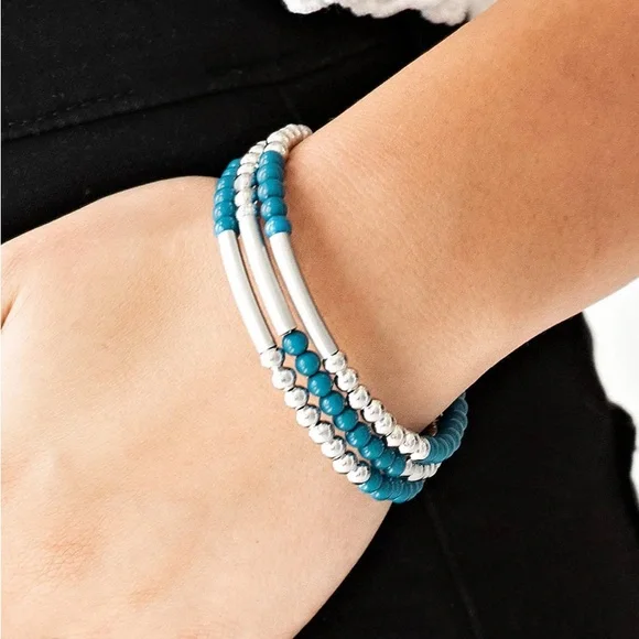49 Paparazzi Silver and Teal “Tourist Trap” Beaded Bracelet - Picture 1 of 3